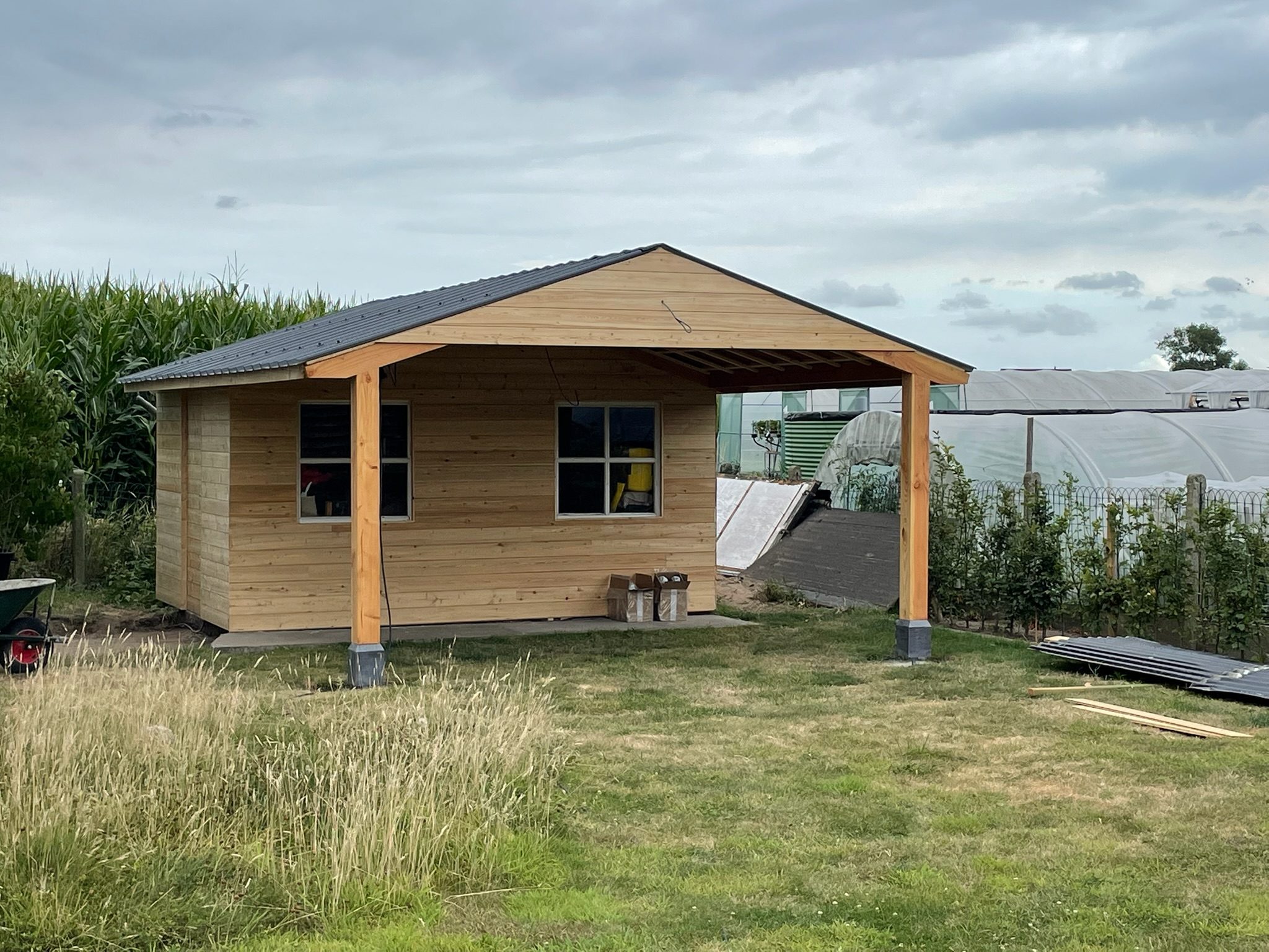 Houten tuinhuis met overdekt terras in Machelen